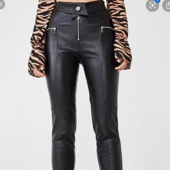 NWOT Tiger Mist High Waisted Faux Leather Skinnies with Fold-over Waistband XS - Picture 3 of 8